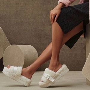 UGG Fluffita Sheepskin Platform White Slippers Sandals Sz 8